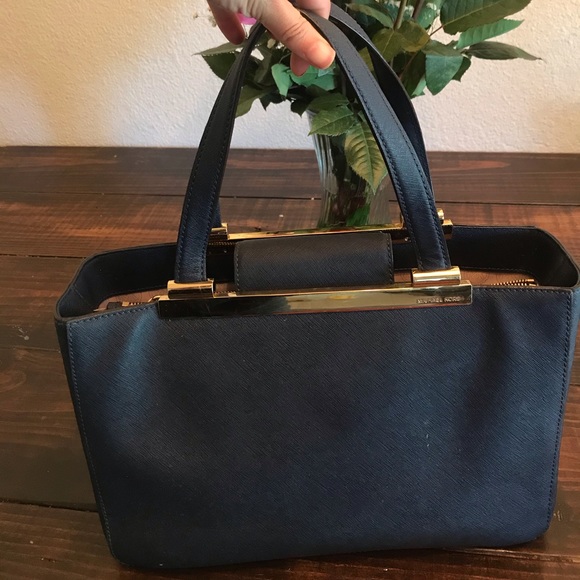 Michael Kors Satchel Bag with gold hardware - Picture 3 of 4